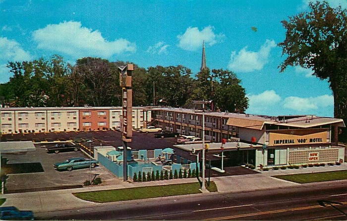Imperial 400 Motel - Old Postcard Photo